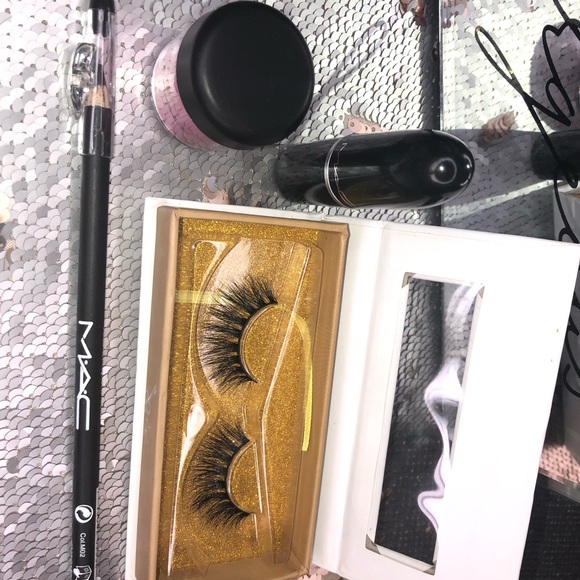 Beauty Essentials - Picture 2 of 3